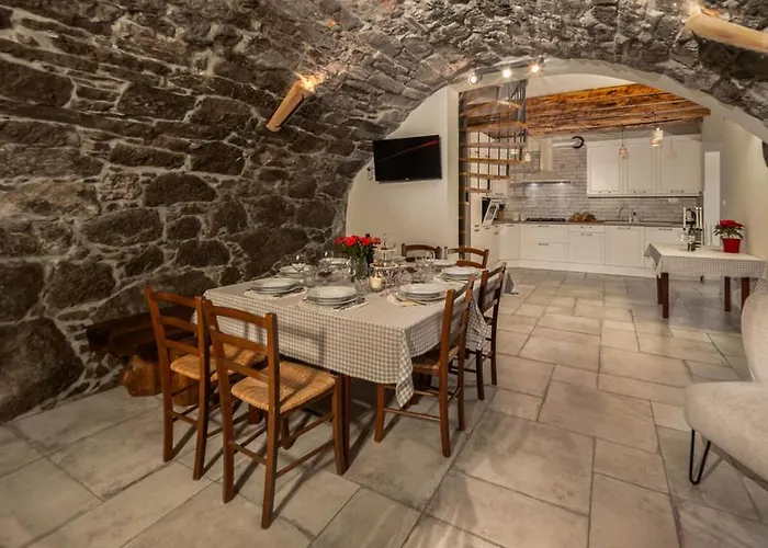 Stancija Kavali Stone House, Zvoneca-opatija Отель типа 