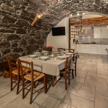 Stancija Kavali Stone House, Zvoneca-opatija Bed and Breakfast
