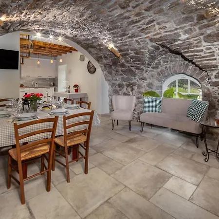 Stancija Kavali Stone House, Zvoneca-opatija Οπατία