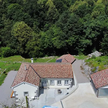 Stancija Kavali Stone House, Zvoneca-opatija Bed and Breakfast Οπατία
