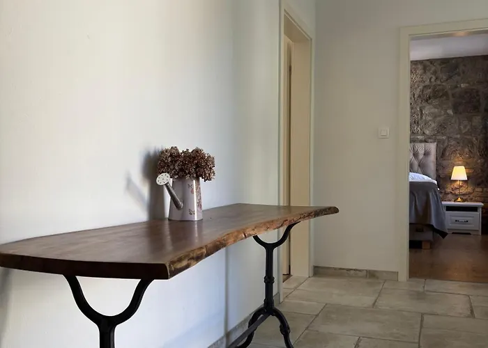 Alojamento de Acomodação e Pequeno-almoço Stancija Kavali Stone House, Zvoneca-opatija Opatija