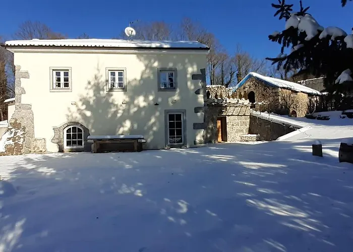 Alojamento de Acomodação e Pequeno-almoço Stancija Kavali Stone House, Zvoneca-opatija