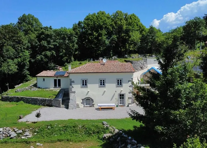 Stancija Kavali Stone House, Zvoneca-opatija Bed & Breakfast